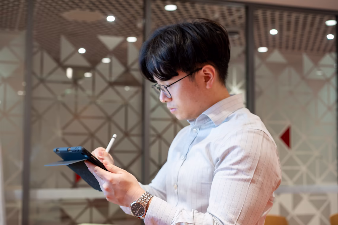 Our founder Vincent Tran teaching students from an iPad.